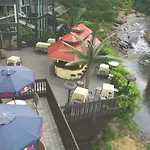 The Woodlands Inn 